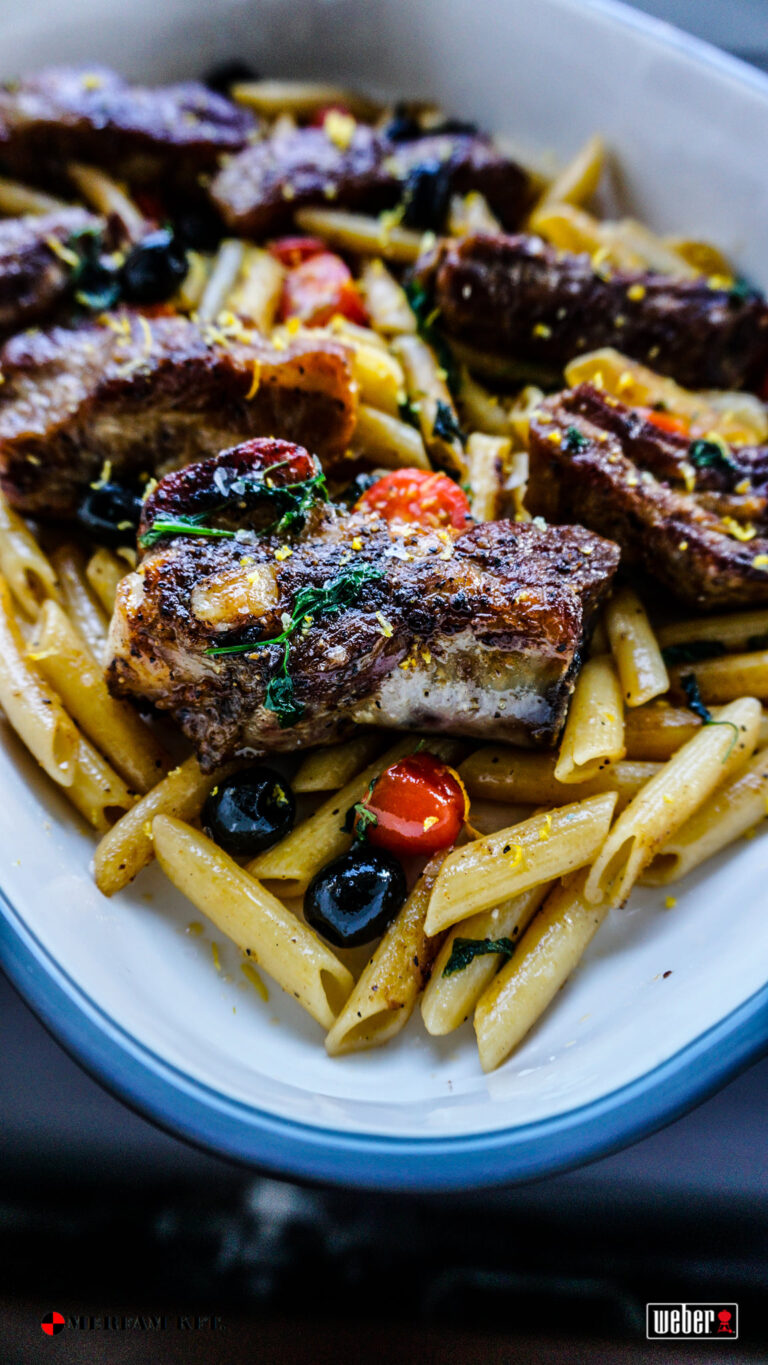 Fokhagymás grillezett oldalas, mediterrán penne tésztával - Chef a ...